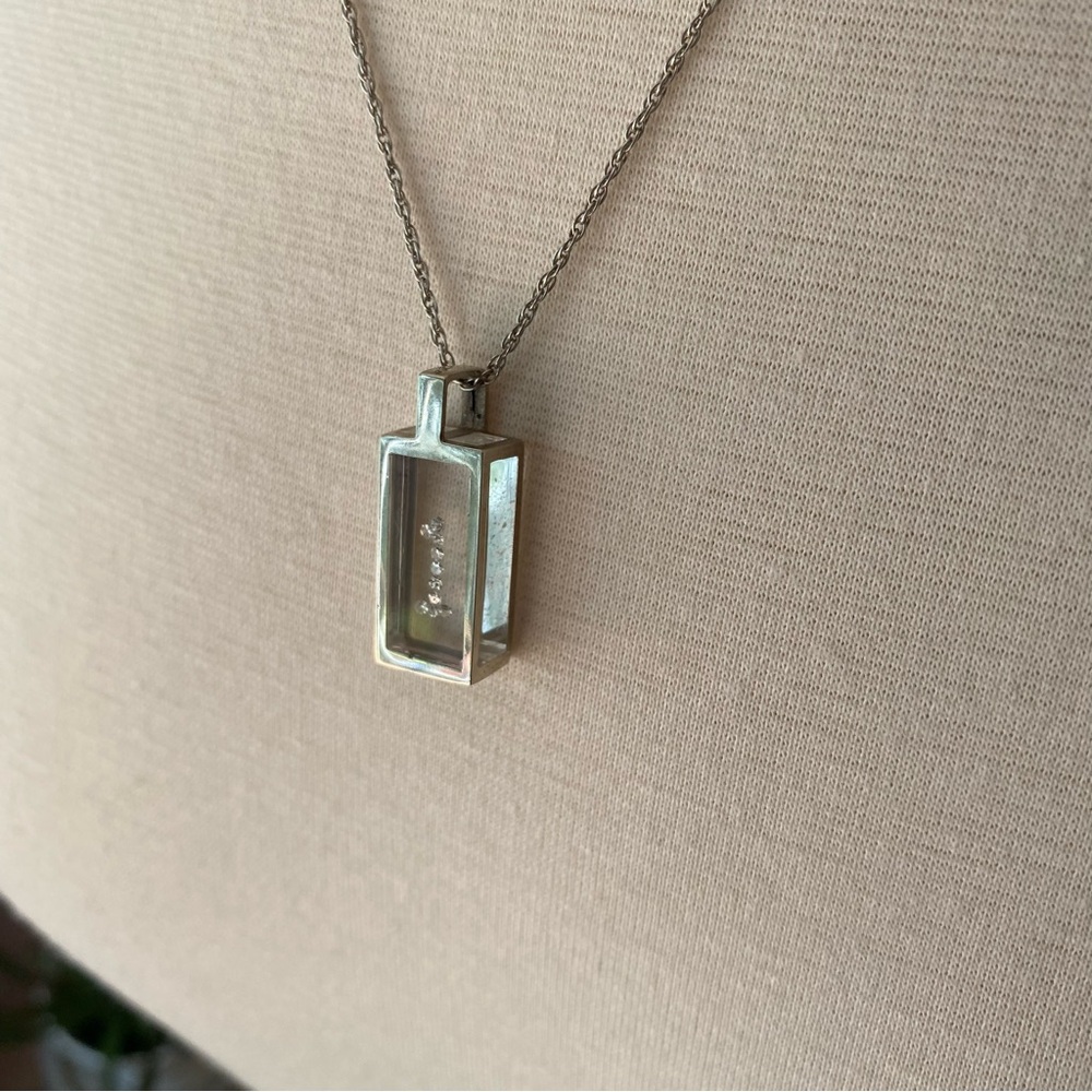 Necklace, 14k white gold, lucite pendant - Picture 4 of 9